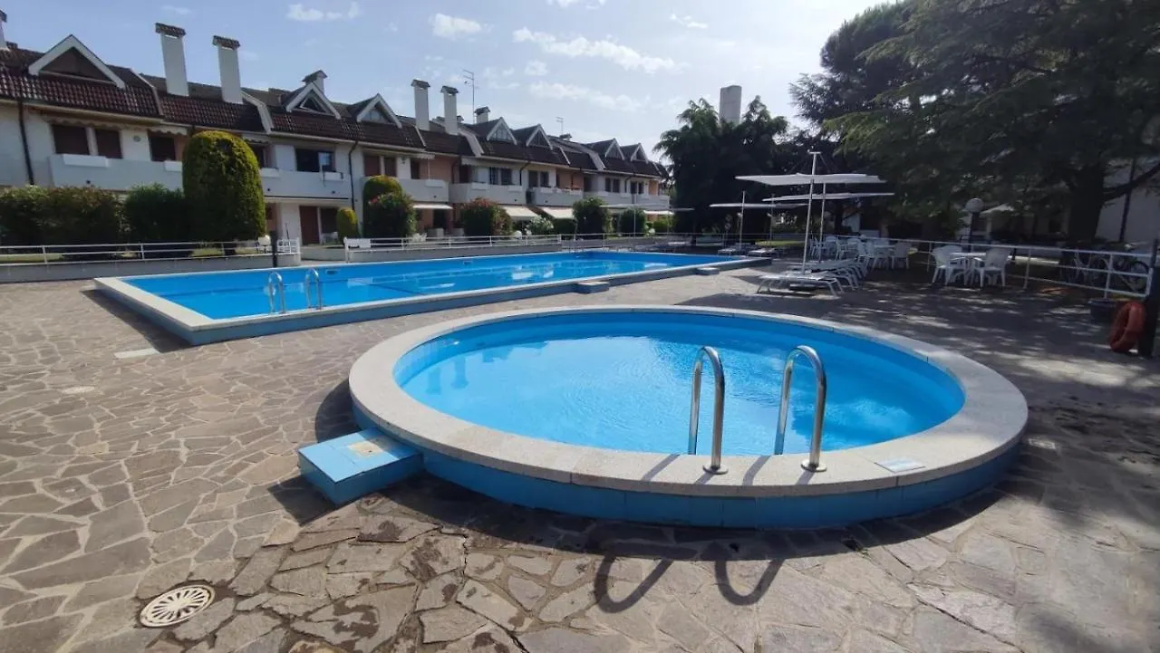 Residence Equilio Lido di Jesolo 0*,